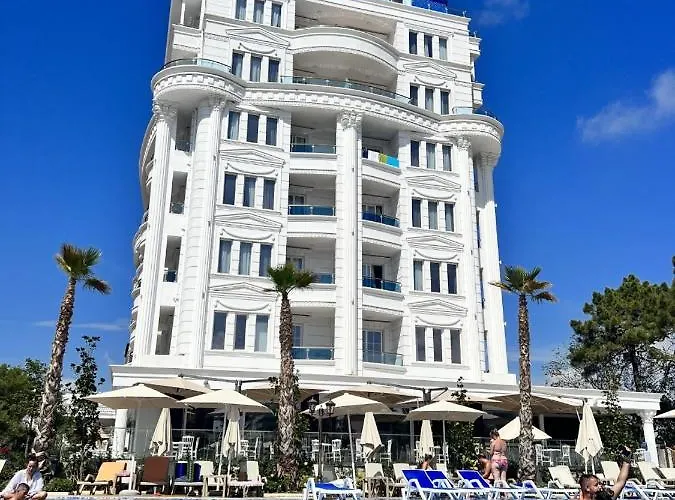 Fafa Deluxe Appartamento Golem (Tirana)