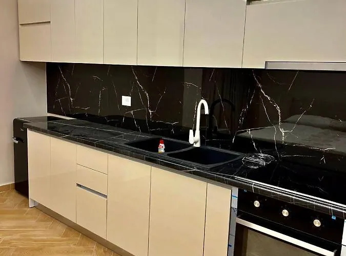 Fafa Deluxe * Golem (Tirana)